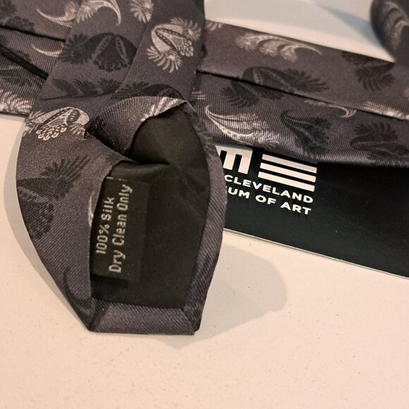 Cleveland Museum of Art Men's 100% Slik Tie "Embroidered Collar" Pattern NWT - Picture 6 of 13